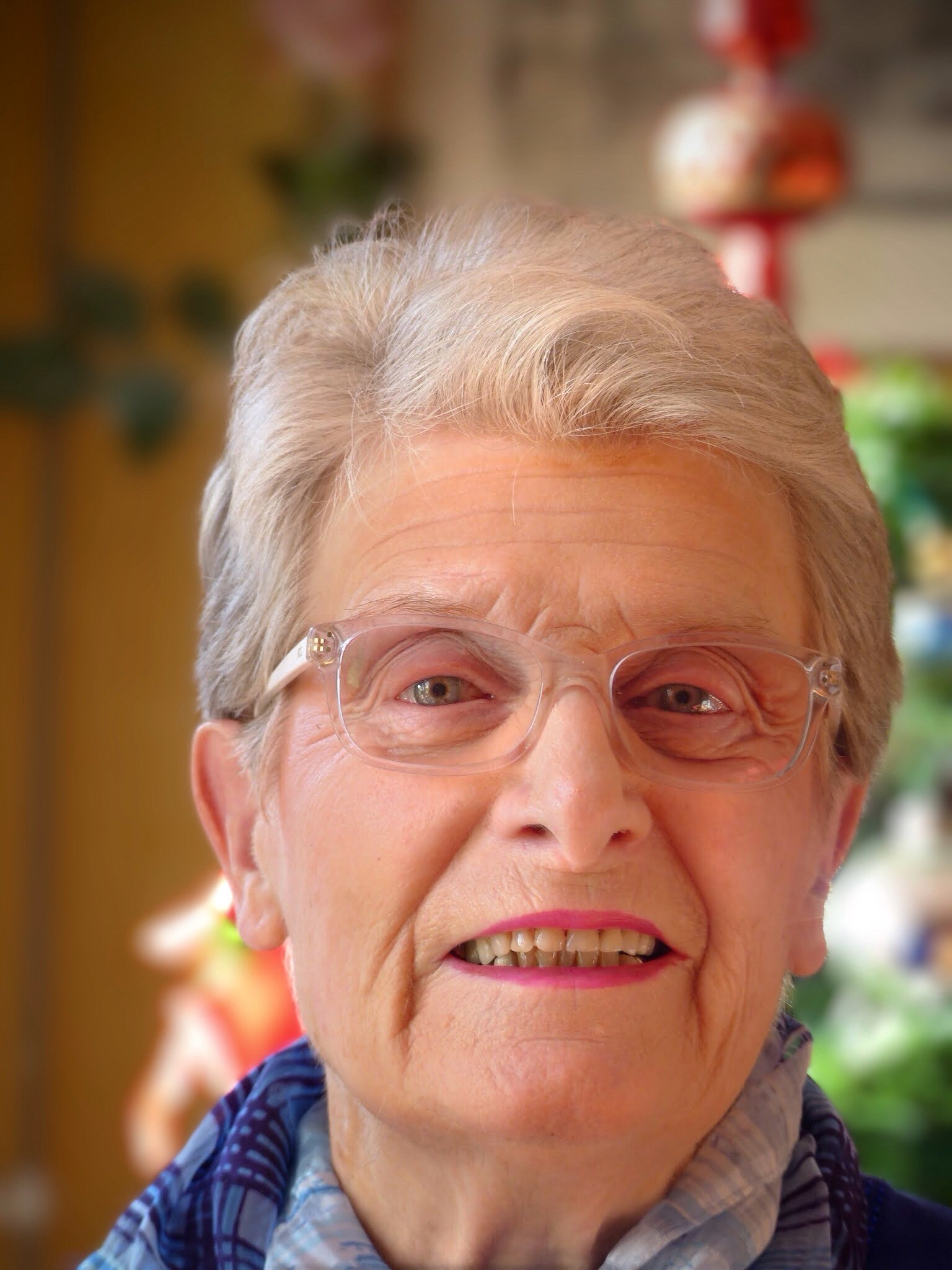 Madame Jacqueline PRADES